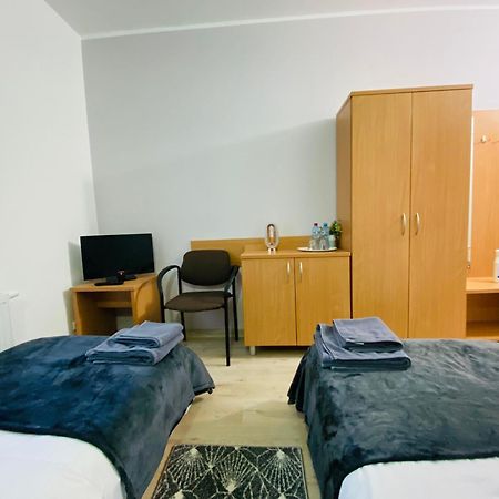 Hotel Milo - Noclegi Бартошице Экстерьер фото