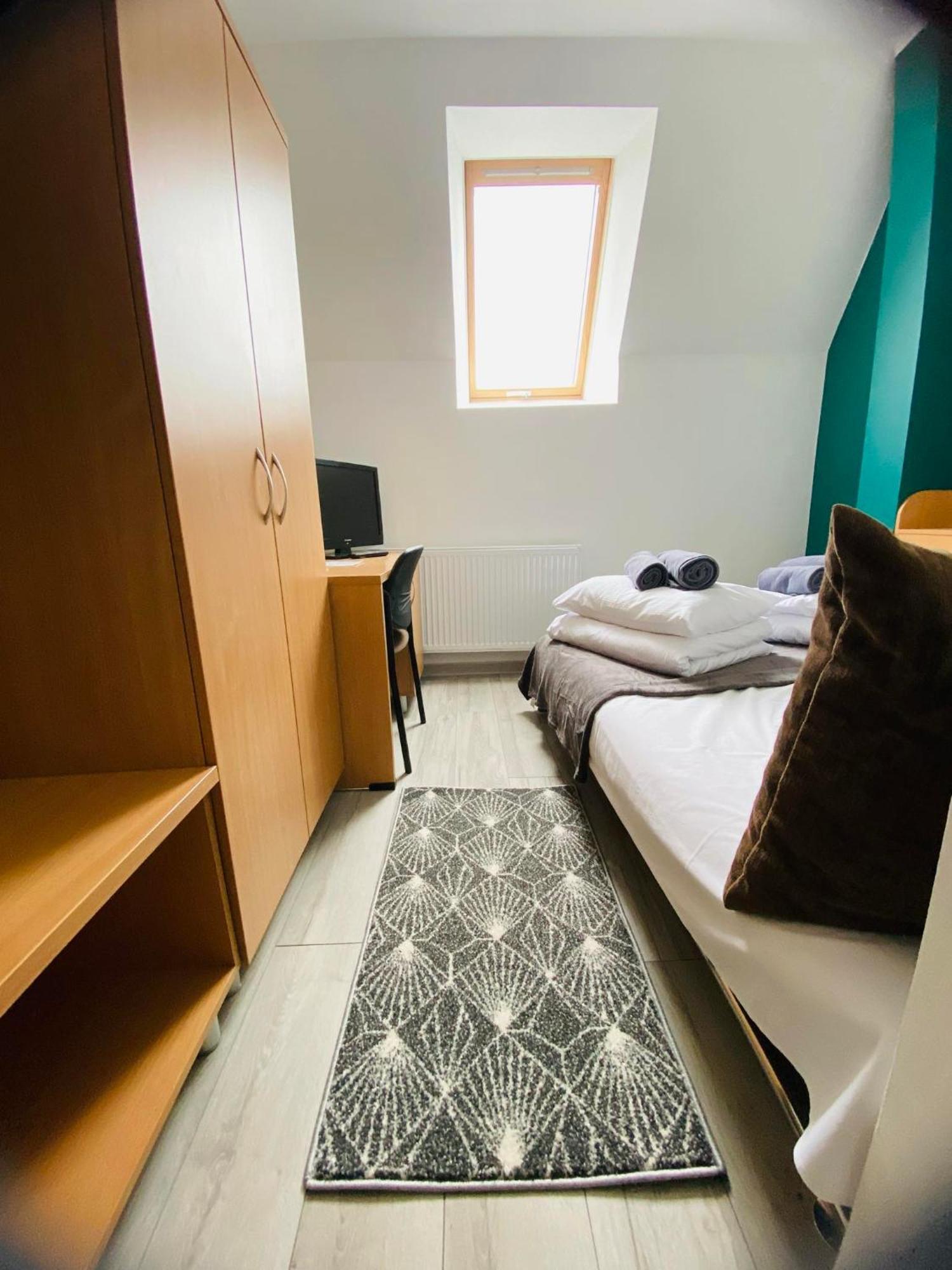 Hotel Milo - Noclegi Бартошице Экстерьер фото